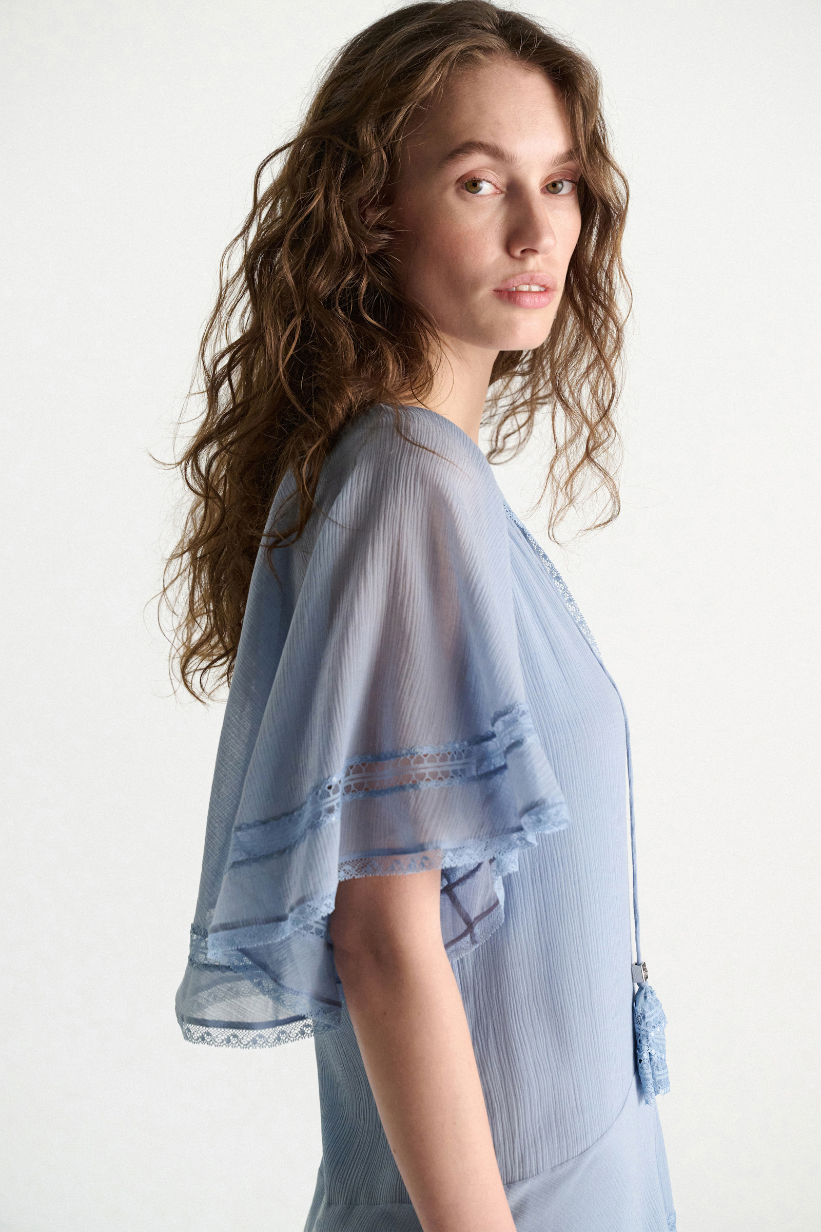Dorothee Schumacher Lagenkleid aus crinkled Baumwoll-Seiden-Georgette mineral blue