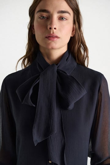 Dorothee Schumacher Bodenlanges Kleid aus Viskose-Georgette mit separatem Schal dark navy