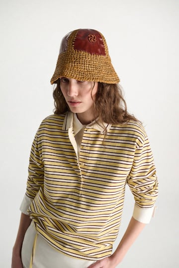 Dorothee Schumacher Bucket Hat aus Raffia und Lackleder patched raffia