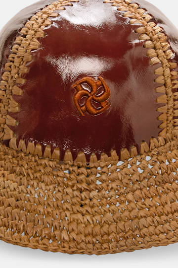 Dorothee Schumacher Bucket Hat aus Raffia und Lackleder patched raffia