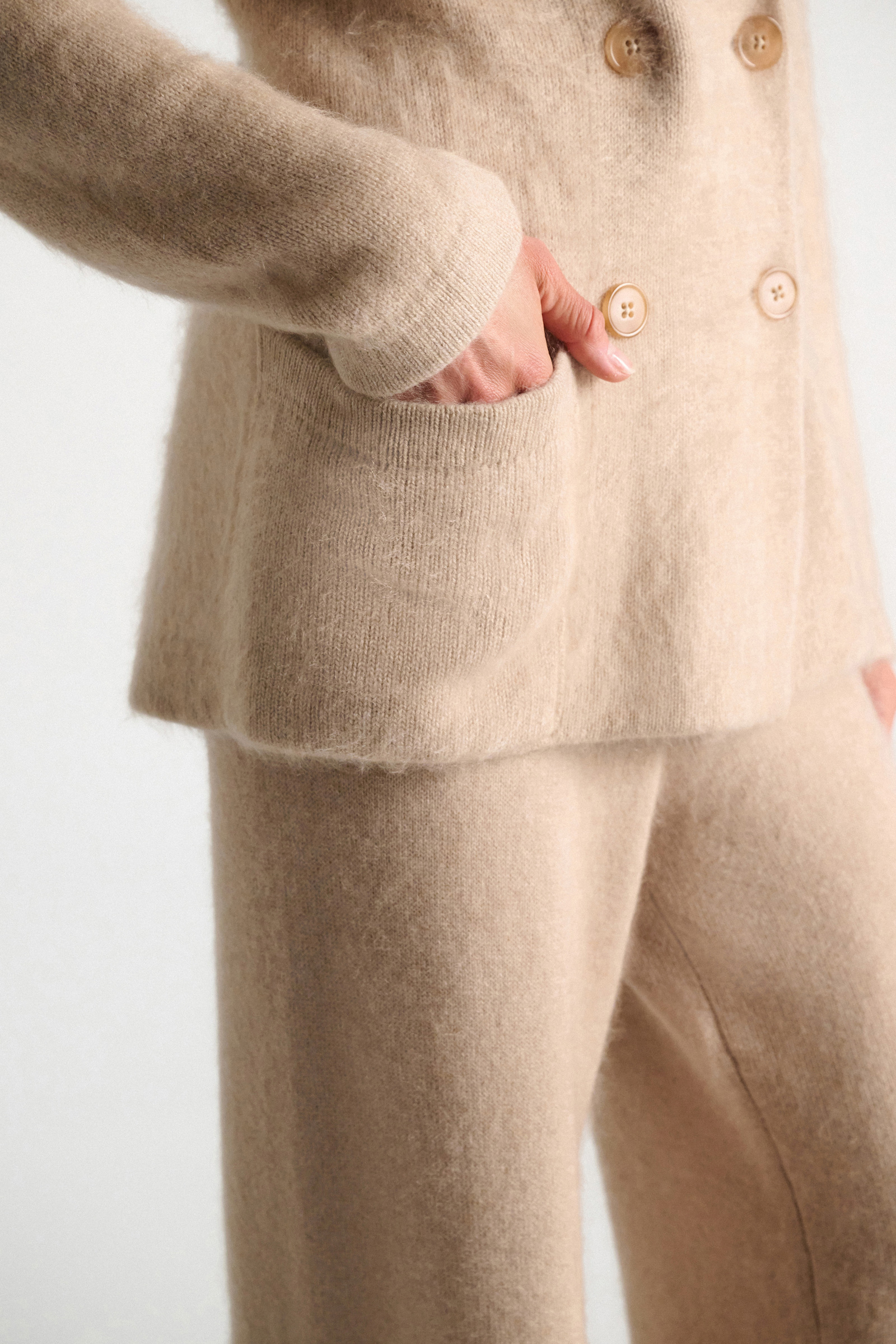 Dorothee Schumacher Merino-cashmere double-breasted blazer make up