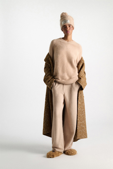 Dorothee Schumacher Merino-cashmere V-neck pullover make up