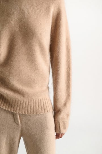 Dorothee Schumacher Merino-cashmere V-neck pullover make up