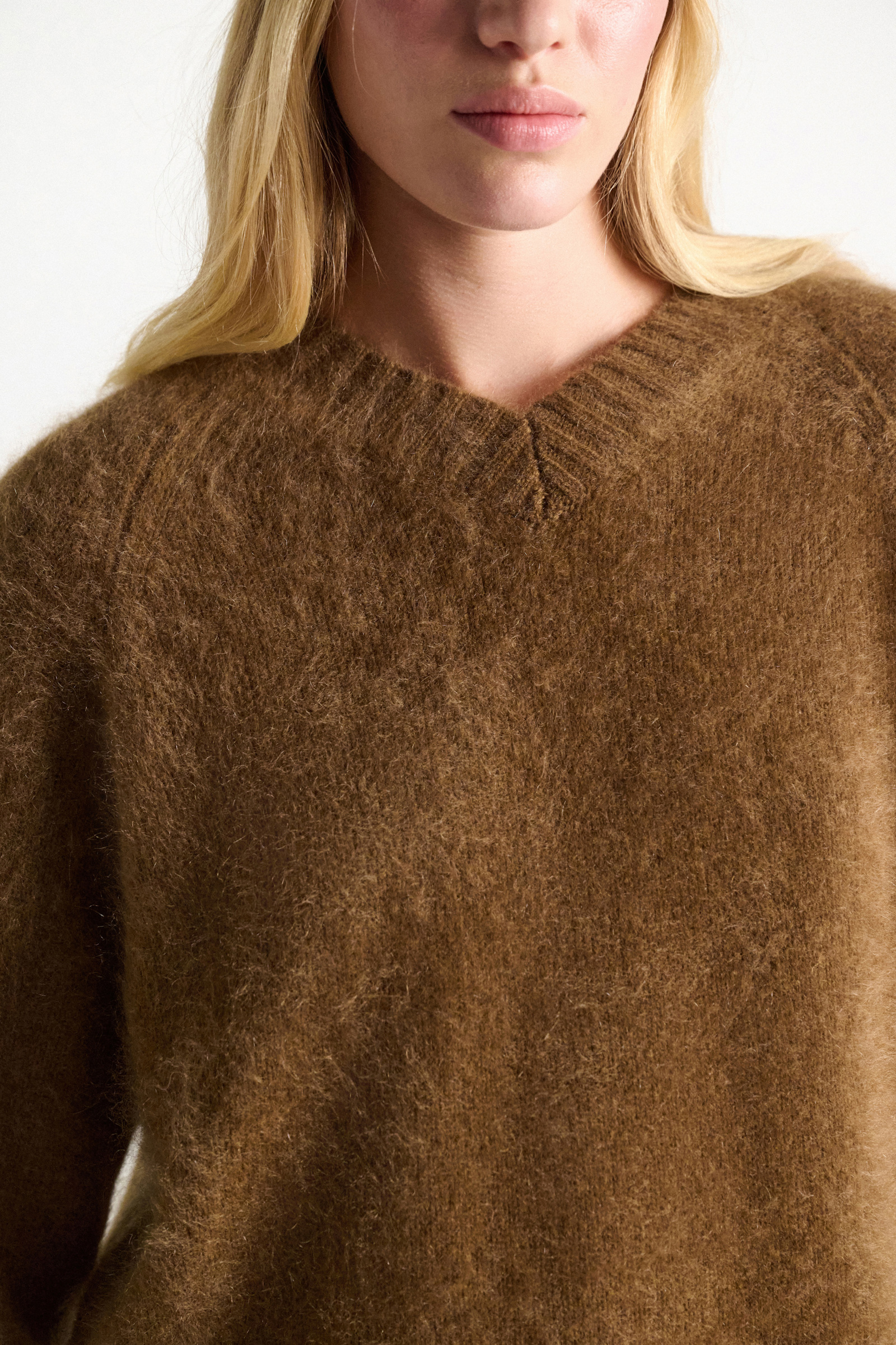 Dorothee Schumacher Pullover mit V-Ausschnitt aus Merino und Kaschmir porcini