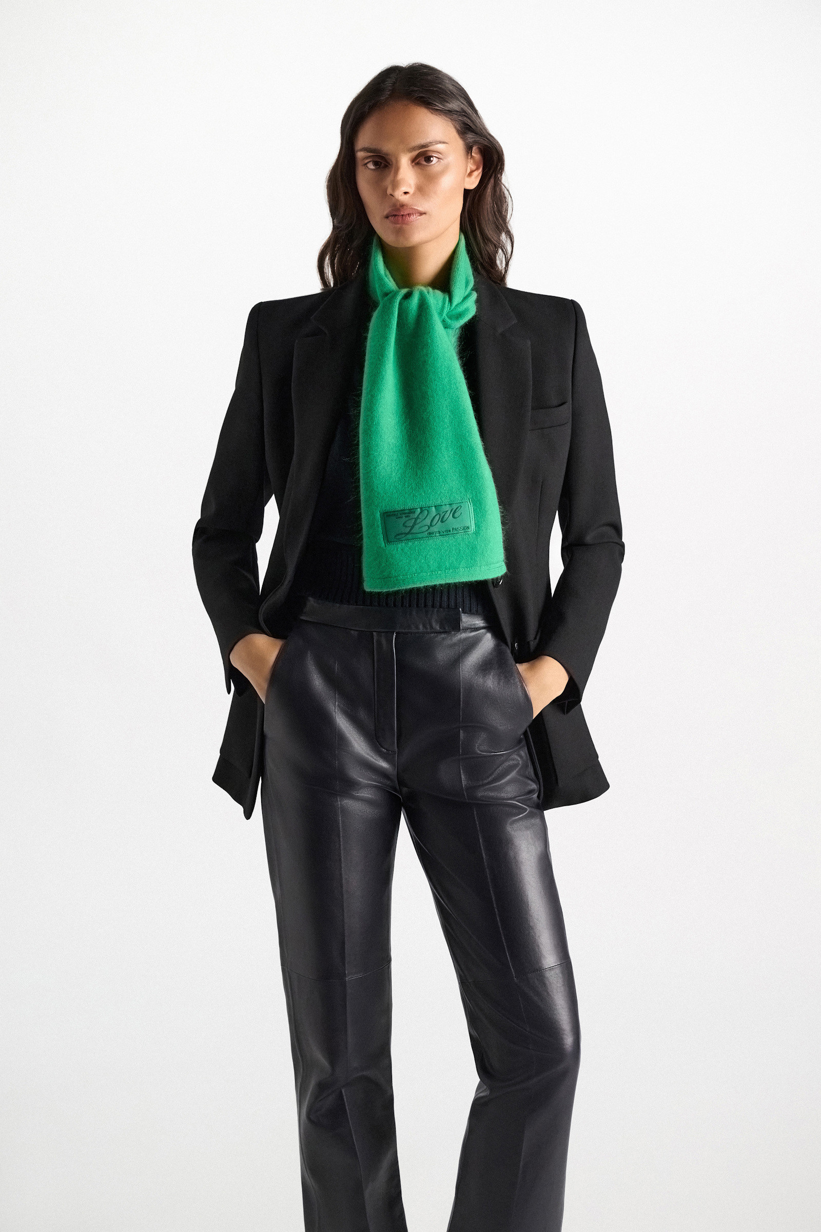 Dorothee Schumacher Merino-cashmere scarf wasabi Model Detail View