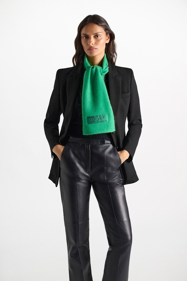 Dorothee Schumacher Merino-cashmere scarf wasabi Model Detail View