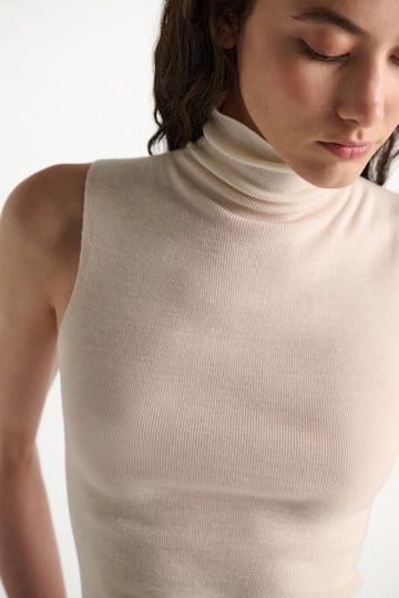 Dorothee Schumacher Sleeveless turtleneck in extra fine Merino camellia white