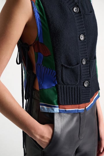 Dorothee Schumacher Gilet mit V-Ausschnitt aus Merino und Kaschmir colorful ribbon scarf