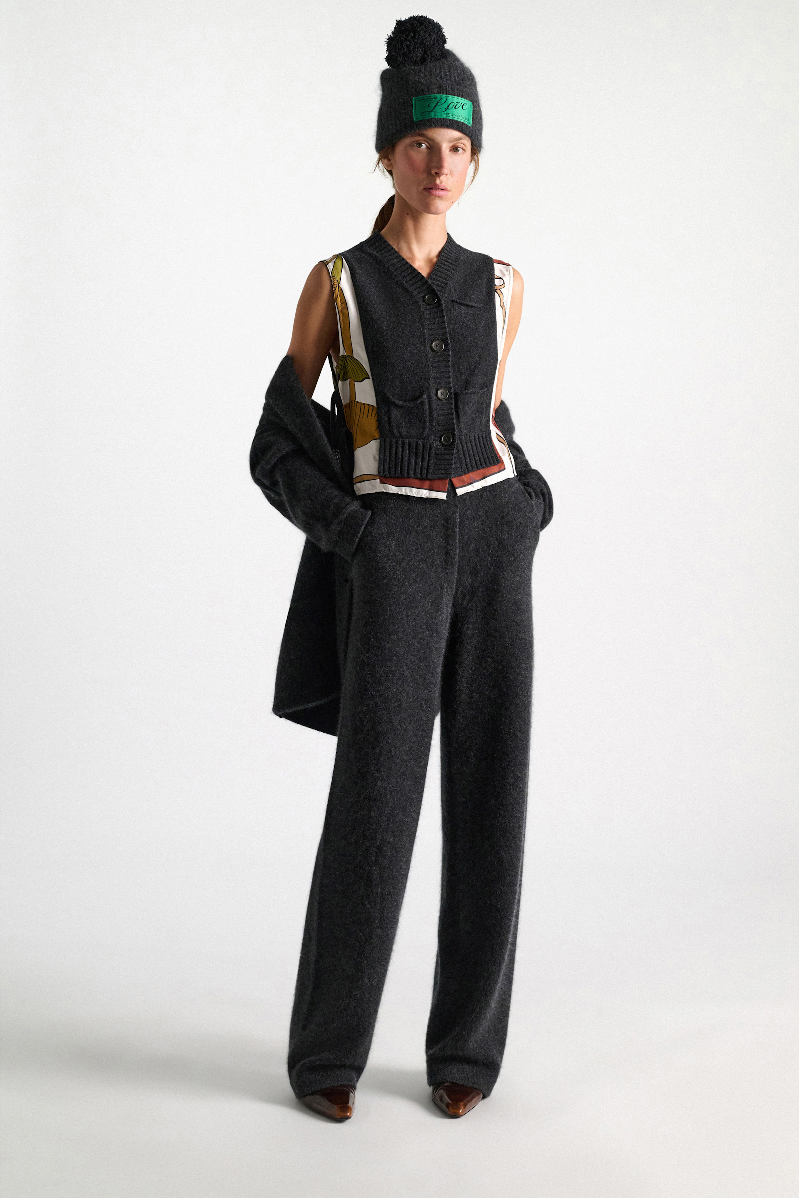 Dorothee Schumacher Gilet mit V-Ausschnitt aus Merino und Kaschmir Brown Ribbon scarf