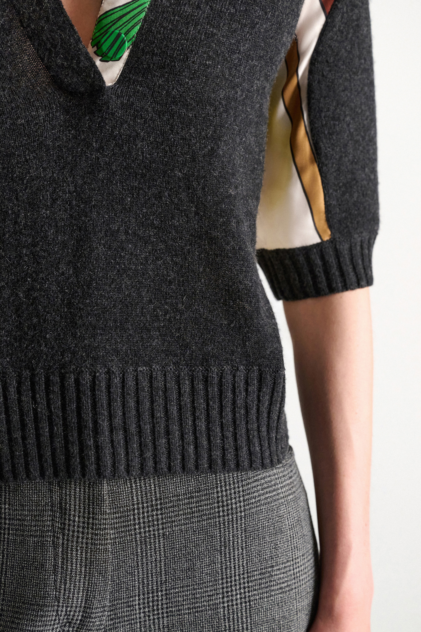 Dorothee Schumacher Pullover mit halbem Arm aus Merino und Kaschmir Brown Ribbon scarf
