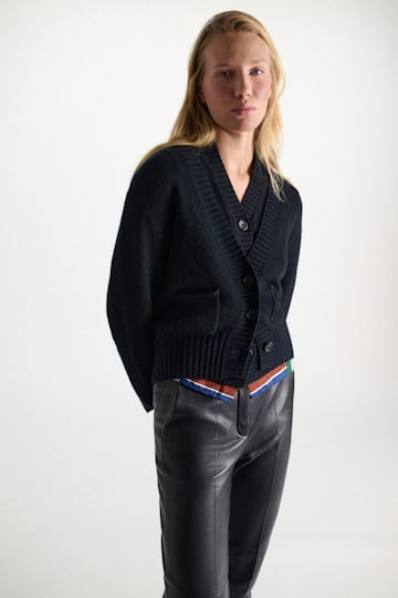 Dorothee Schumacher Cardigan mit V-Ausschnitt aus Merino und Kaschmir midnight navy