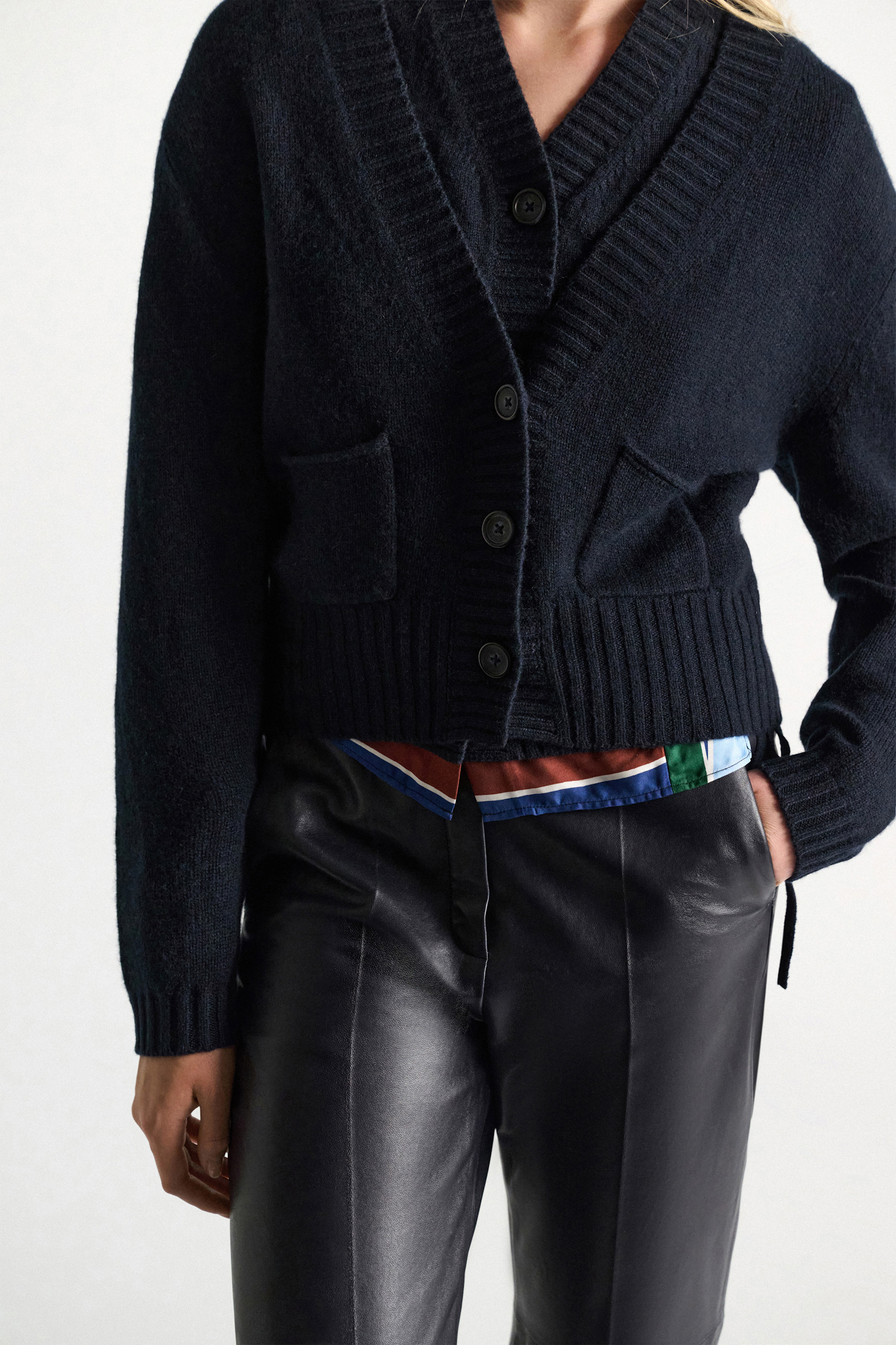 Dorothee Schumacher Cardigan mit V-Ausschnitt aus Merino und Kaschmir midnight navy
