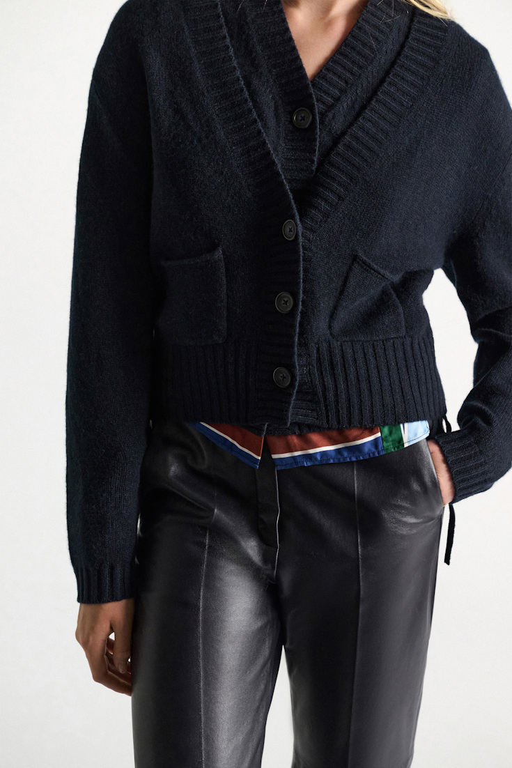 Dorothee Schumacher Cardigan mit V-Ausschnitt aus Merino und Kaschmir midnight navy