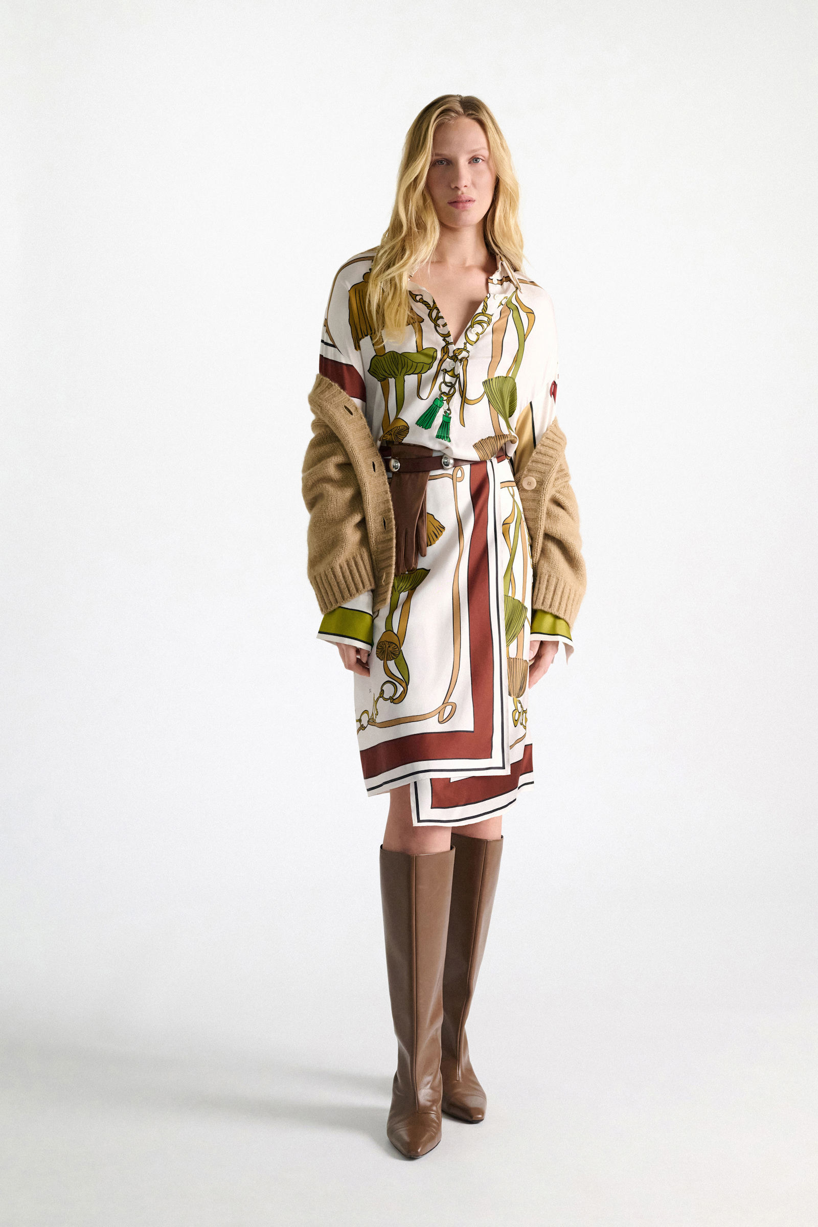 Dorothee Schumacher V-neck cardigan in Merino wool blend with baby alpaca champignon