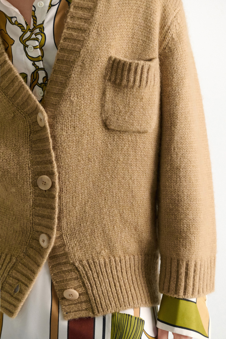 Dorothee Schumacher V-neck cardigan in Merino wool blend with baby alpaca champignon