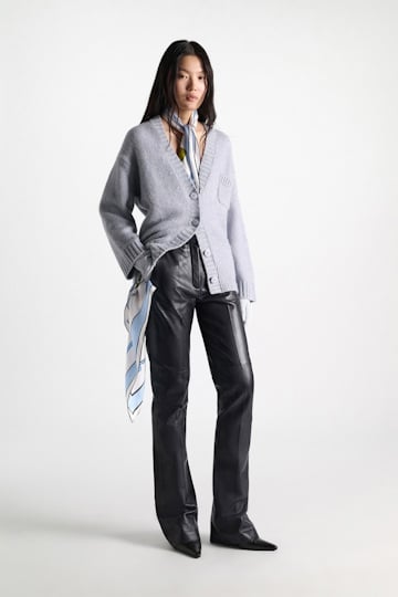Dorothee Schumacher Cardigan mit V-Ausschnitt aus Merinowollmischung mit Baby Alpaka winter blue