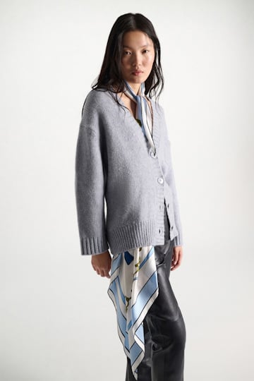 Dorothee Schumacher Cardigan mit V-Ausschnitt aus Merinowollmischung mit Baby Alpaka winter blue