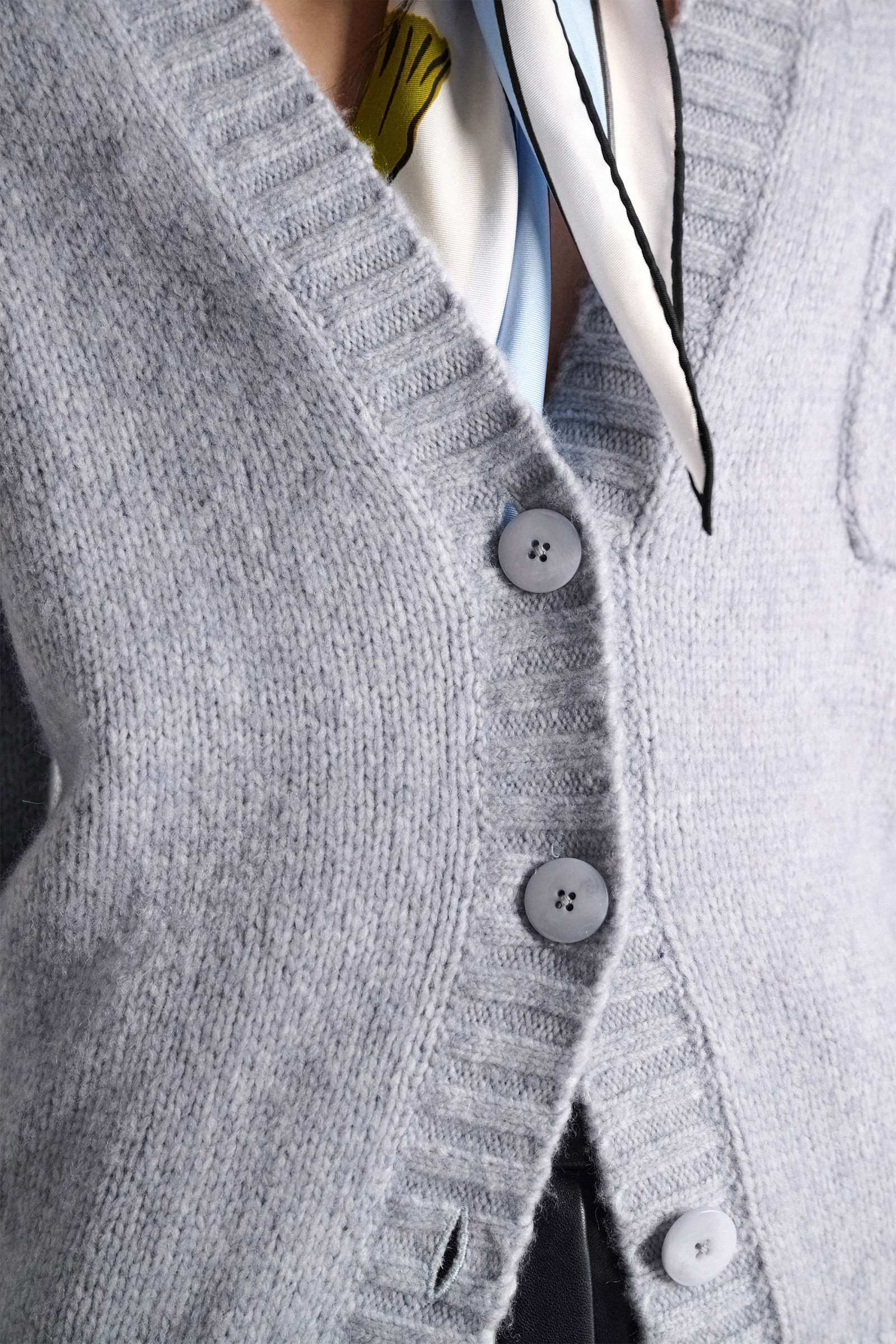 Dorothee Schumacher Cardigan mit V-Ausschnitt aus Merinowollmischung mit Baby Alpaka winter blue