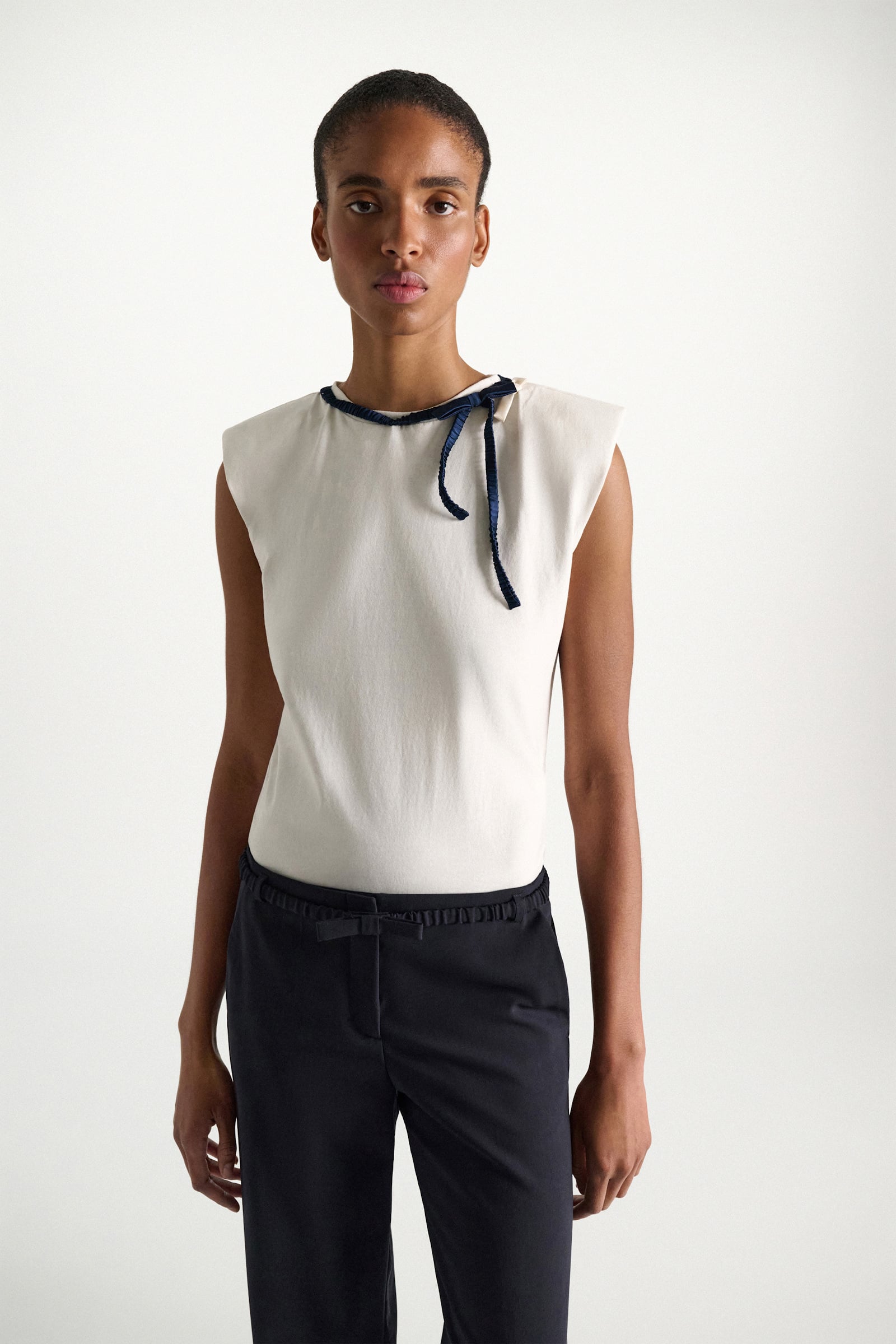 Dorothee Schumacher T-Shirt mit Grobstrickkragen aus Baumwolle ecru + satin