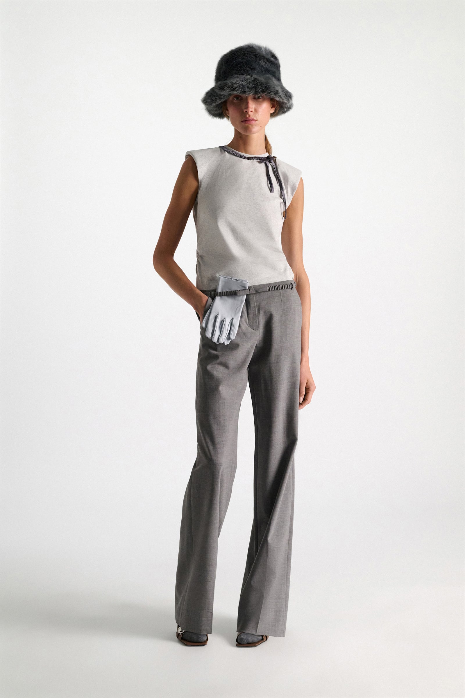 Dorothee Schumacher Sleeveless T-shirt with removable knit collar greymelange + satin