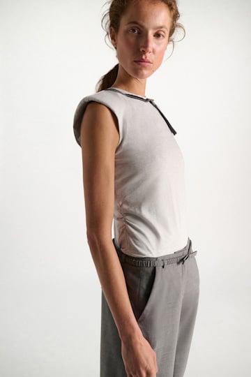 Dorothee Schumacher T-Shirt mit Grobstrickkragen aus Baumwolle greymelange + satin