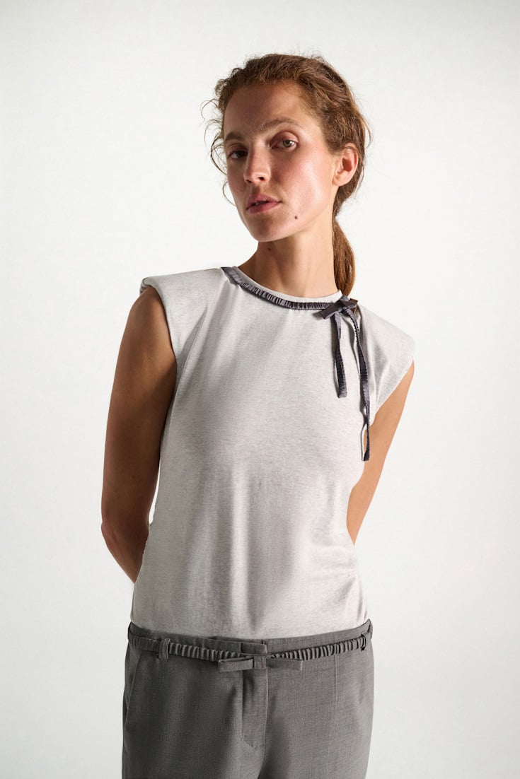 Dorothee Schumacher Sleeveless T-shirt with removable knit collar greymelange + satin