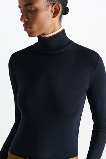 Dorothee Schumacher Fine rib cotton turtleneck with two-tone collar navy/rust