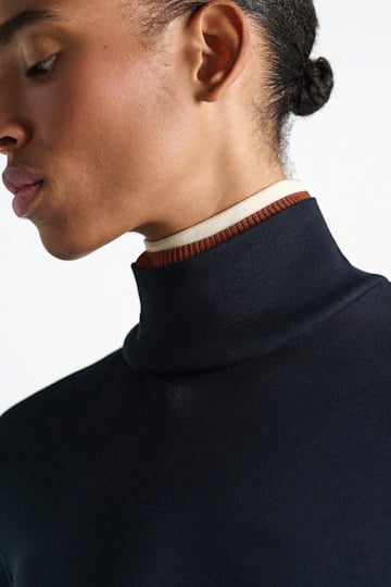 Dorothee Schumacher Fine rib cotton turtleneck with two-tone collar navy/rust