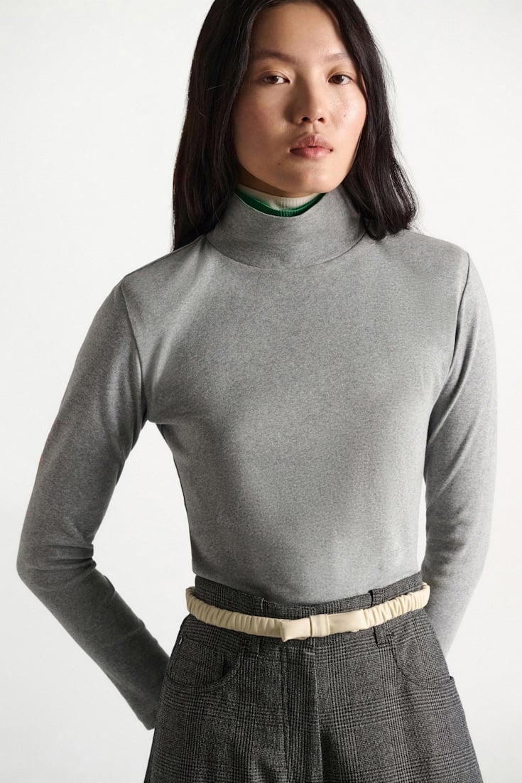 Dorothee Schumacher Fine rib cotton turtleneck with two-tone collar grey mel. patch