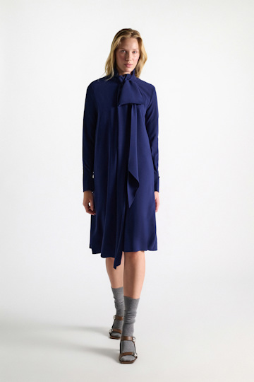 Dorothee Schumacher Drapiertes Bow-Kleid aus japanischem Crêpe ocean blue