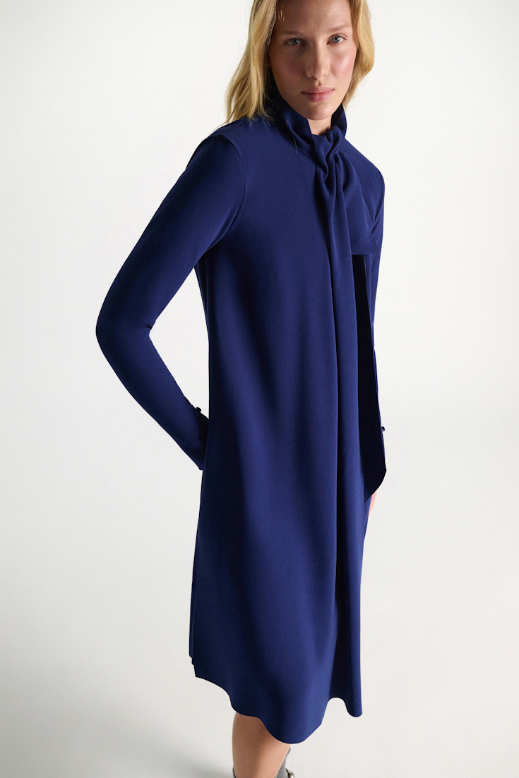 Dorothee Schumacher Drapiertes Bow-Kleid aus japanischem Crêpe ocean blue