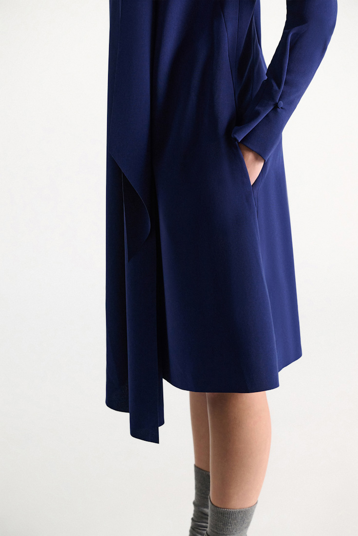 Dorothee Schumacher Drapiertes Bow-Kleid aus japanischem Crêpe ocean blue