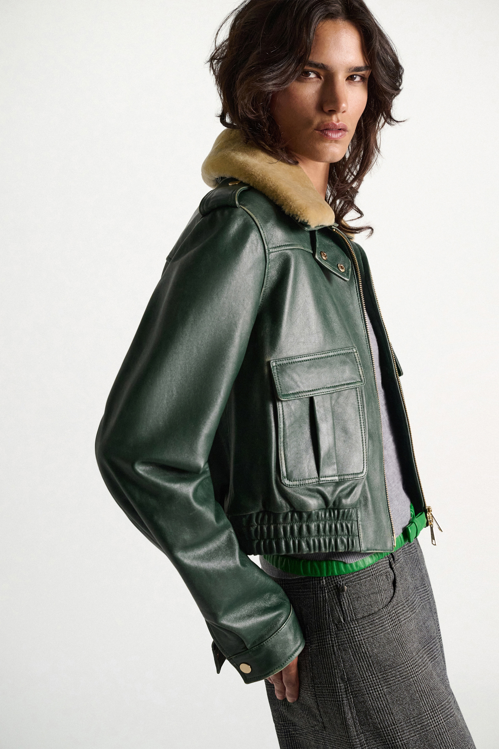 Dorothee Schumacher Pilotenjacke aus Leder deep green Model Detail View