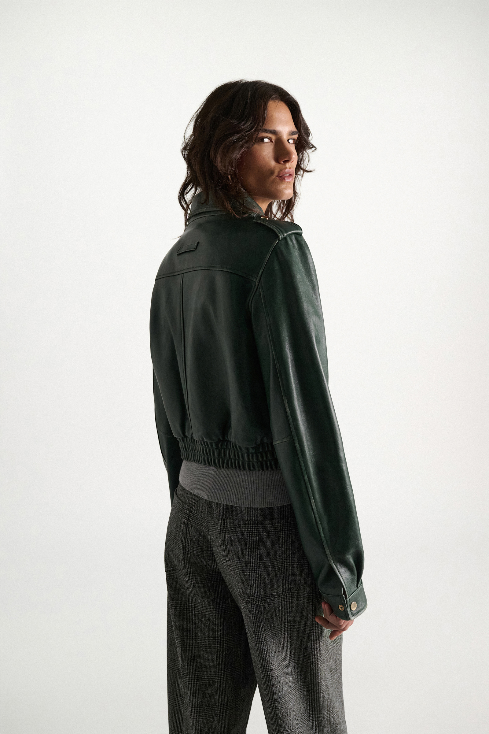 Dorothee Schumacher Pilotenjacke aus Leder deep green Model Detail View