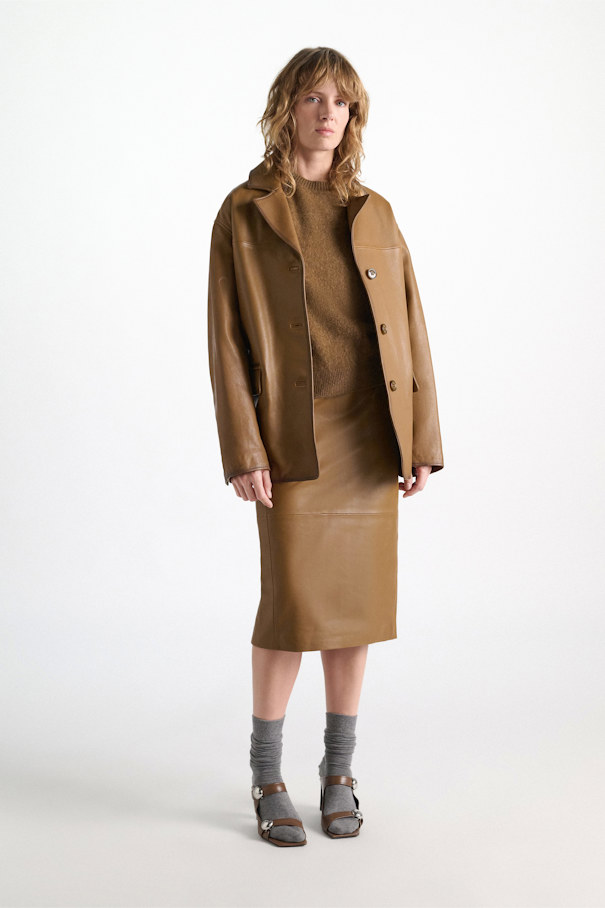 SLEEK STATEMENT skirt