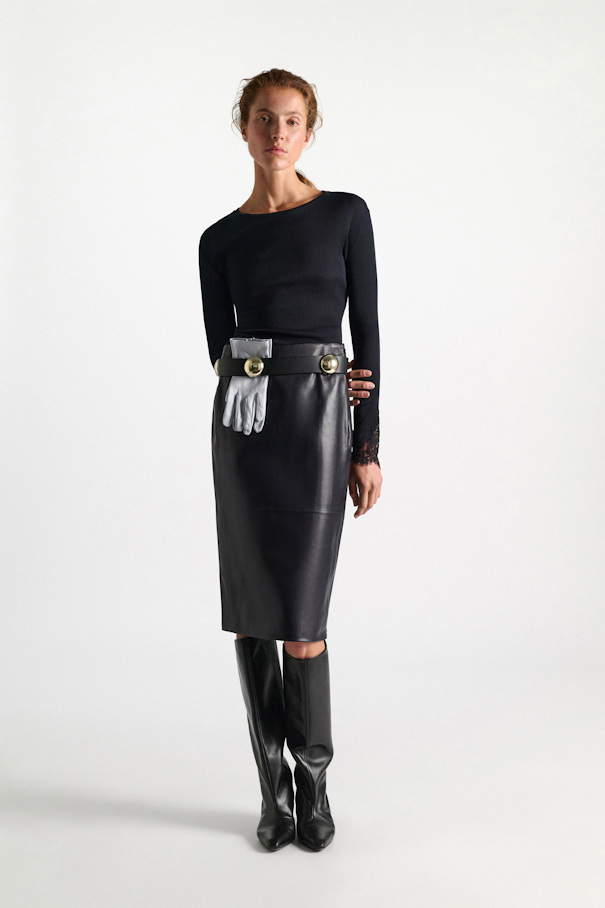 SLEEK STATEMENT skirt