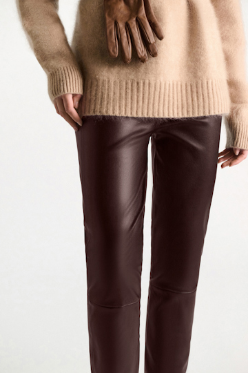 Dorothee Schumacher Long Kickflared Lederhose porcini Model Detail View