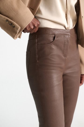 Dorothee Schumacher Leather flares porcini Model Detail View