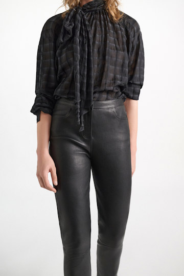 Dorothee Schumacher Long Kickflared Lederhose black Model Detail View