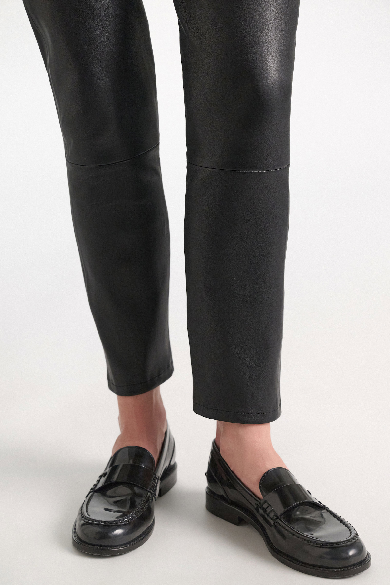 Dorothee Schumacher Leather flares black Model Detail View