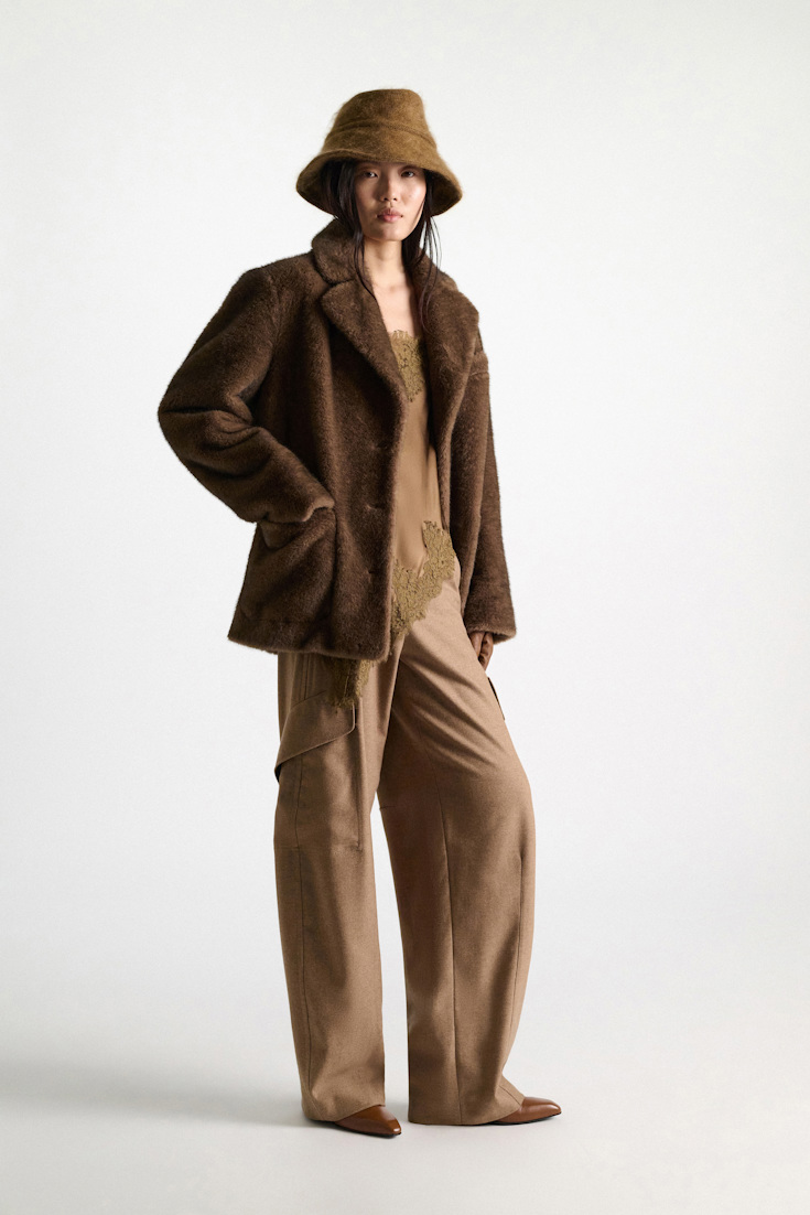 Dorothee Schumacher Barrel Pants aus leichtem Flanell porcini Model Front View