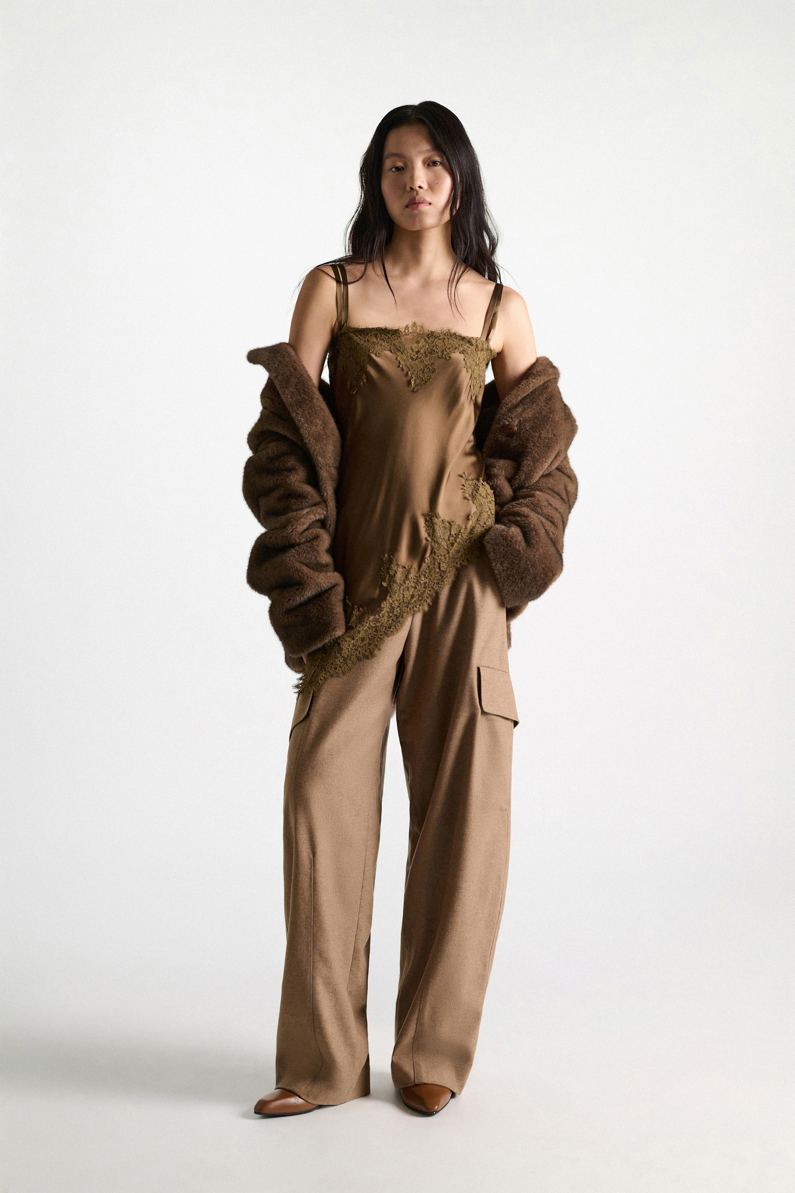 Dorothee Schumacher Barrel Pants aus leichtem Flanell porcini Model Detail View