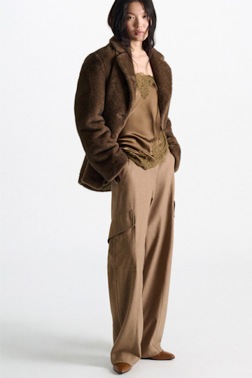 Dorothee Schumacher Barrel Pants aus leichtem Flanell porcini Model Detail View