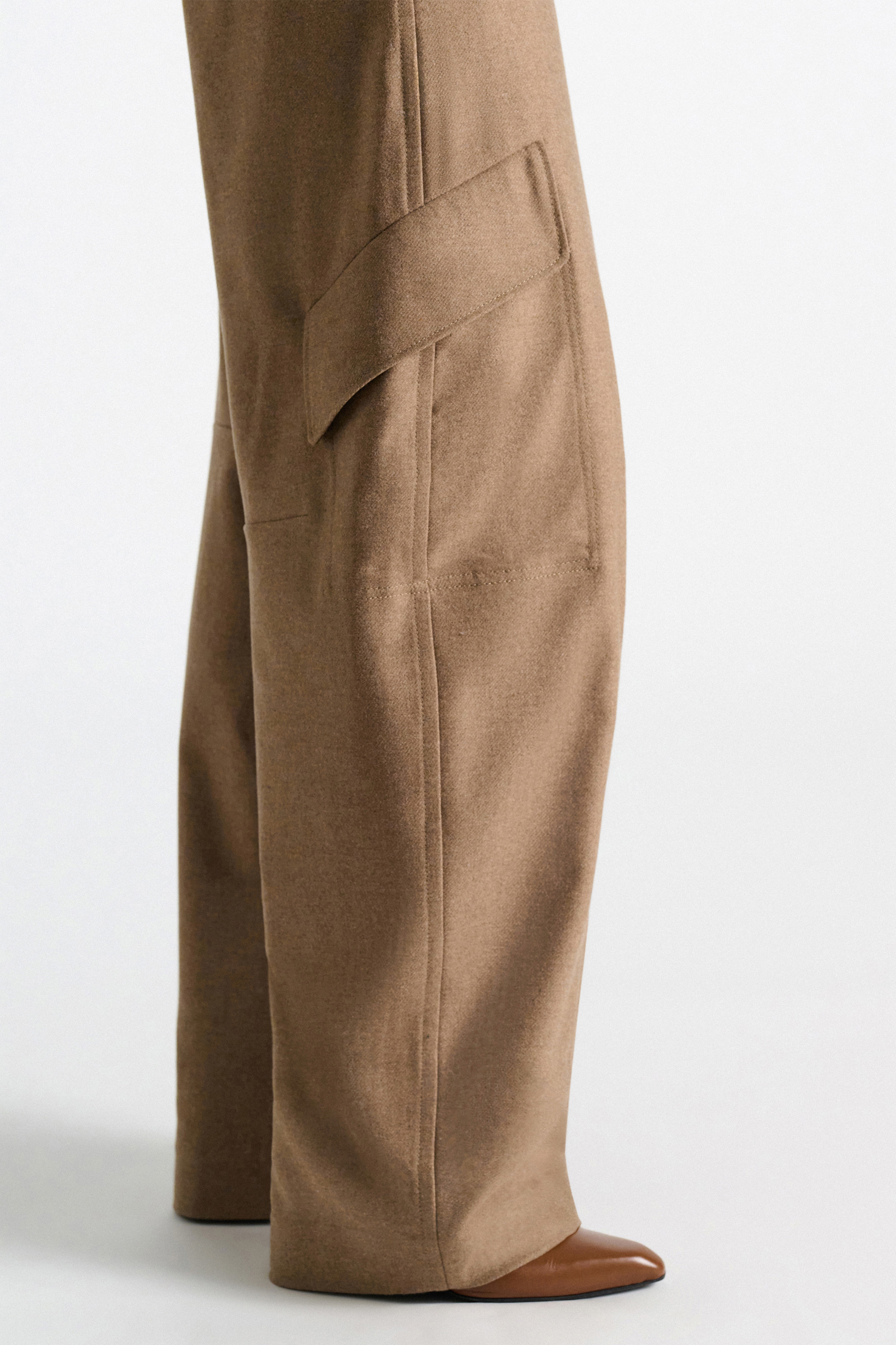 Dorothee Schumacher Barrel Pants aus leichtem Flanell porcini Model Detail View