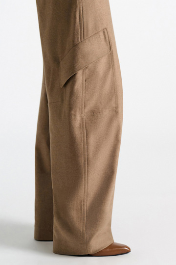 Dorothee Schumacher Barrel Pants aus leichtem Flanell porcini Model Detail View