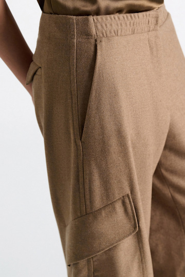 Dorothee Schumacher Barrel Pants aus leichtem Flanell porcini Model Detail View