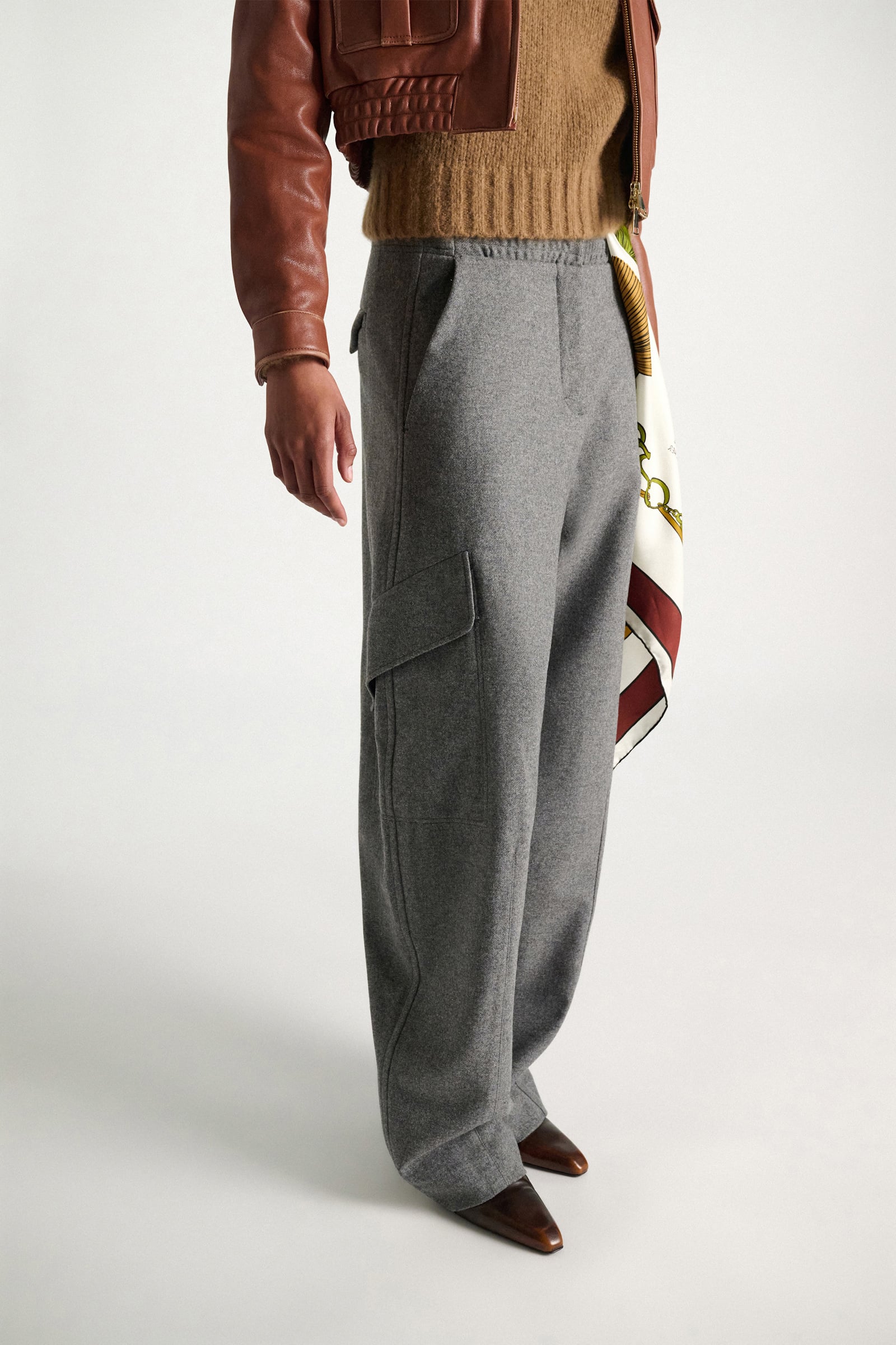 Dorothee Schumacher Flannel barrel leg cargo pants grey melange Model Detail View