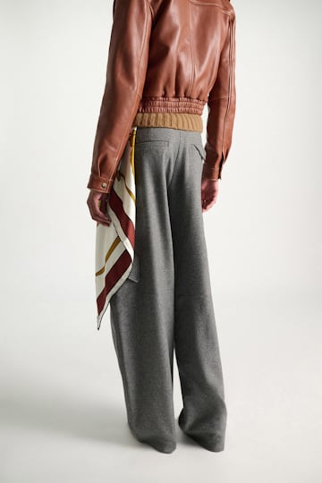 Dorothee Schumacher Flannel barrel leg cargo pants grey melange Model Detail View