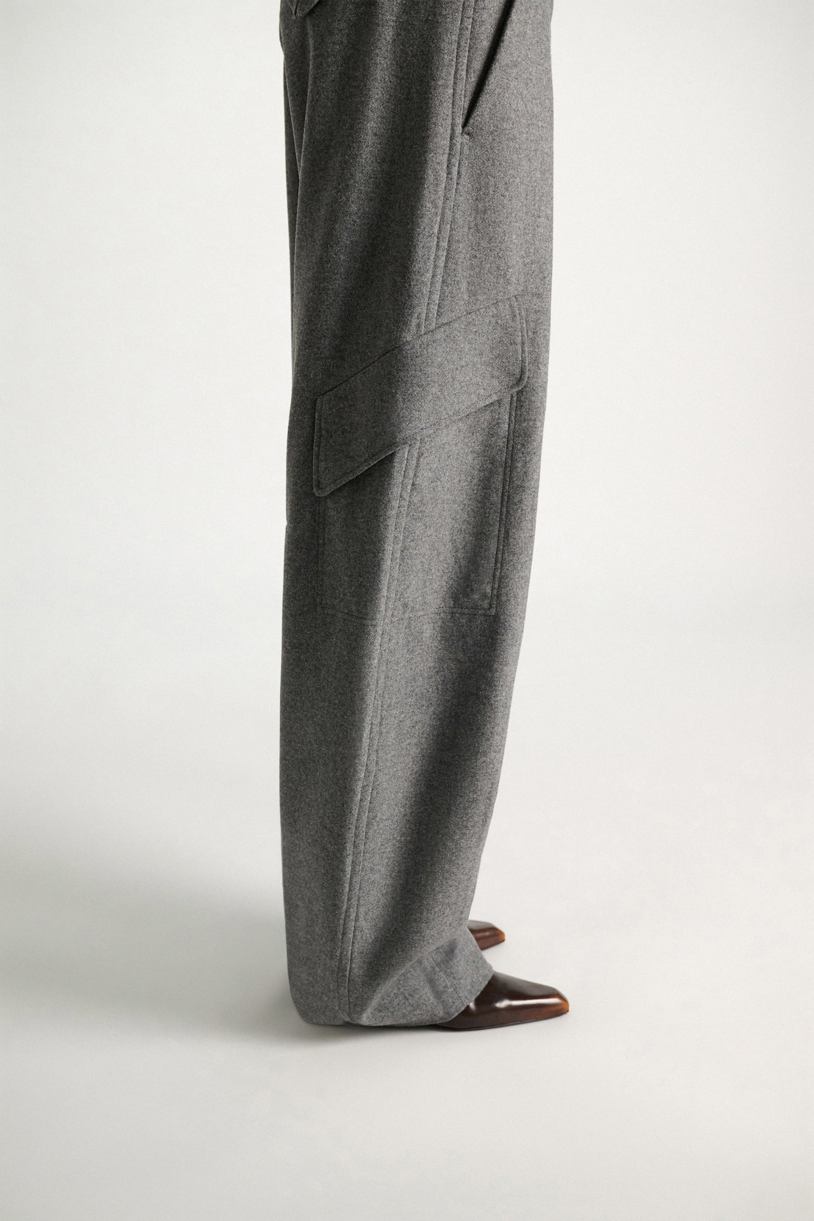 Dorothee Schumacher Flannel barrel leg cargo pants grey melange Model Detail View
