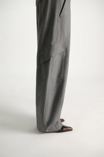 Dorothee Schumacher Flannel barrel leg cargo pants grey melange Model Detail View